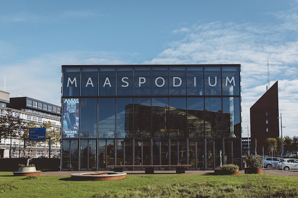 Maas Podium